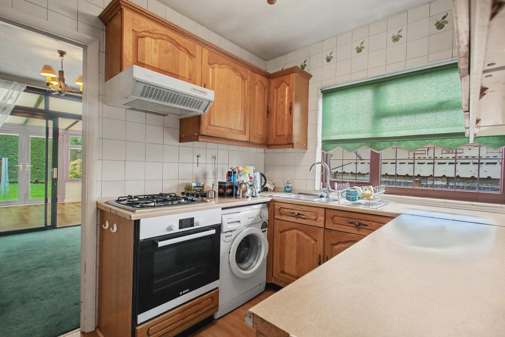 Property photo 3 of 10 Kitchen