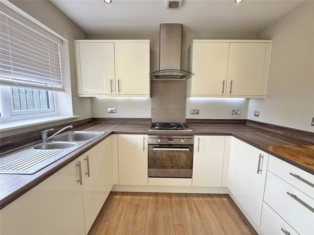 Property photo 2 of 28 Picture No. 17