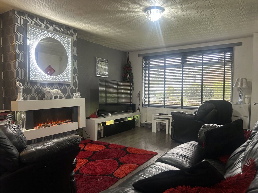 Property photo 2 of 19 Lounge