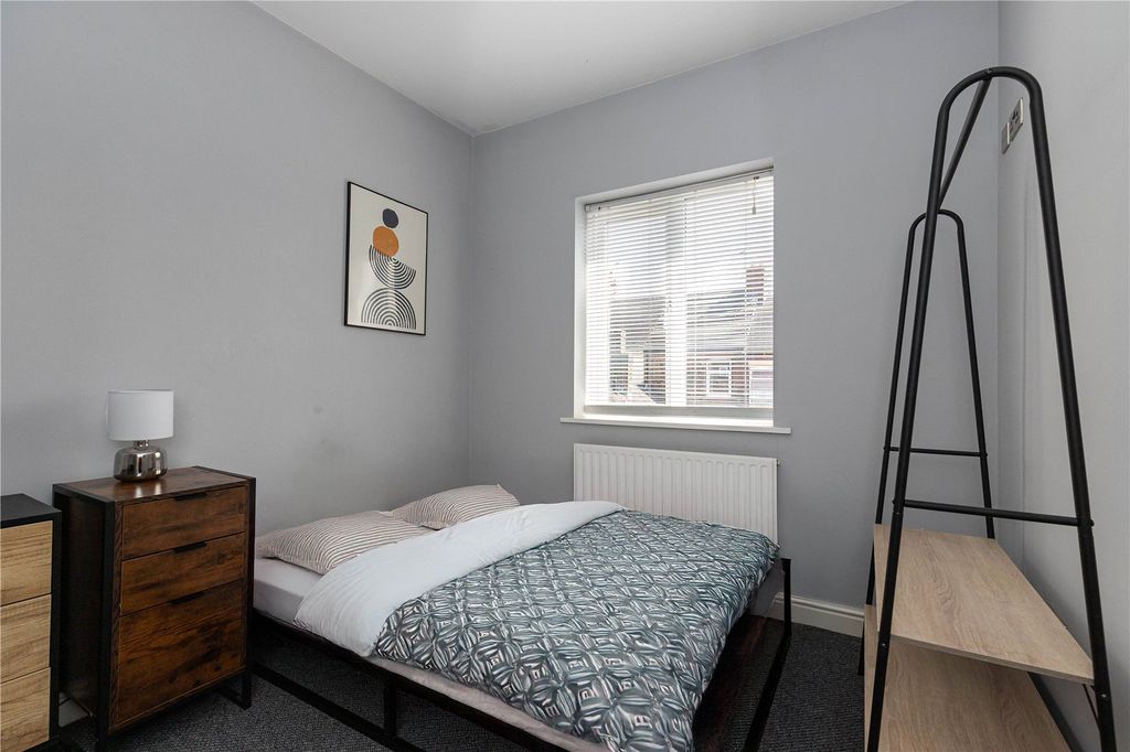 Property photo 1 of 10 Room 3