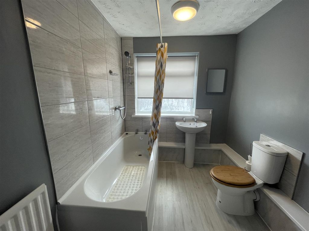 Property photo 3 of 11 4 Hilda 2.Jpg