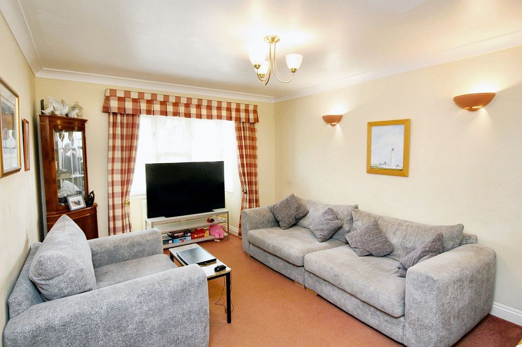 Property photo 3 of 23