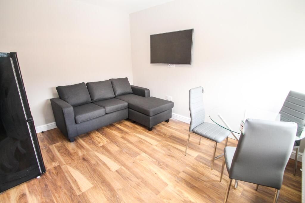 Property photo 1 of 5 2 Bed Flat To Rent Bexhill Road, London Se4