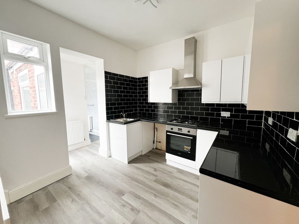 Property photo 2 of 6 Kitchen
