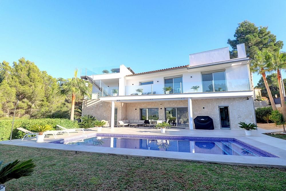 Property photo 2 of 50