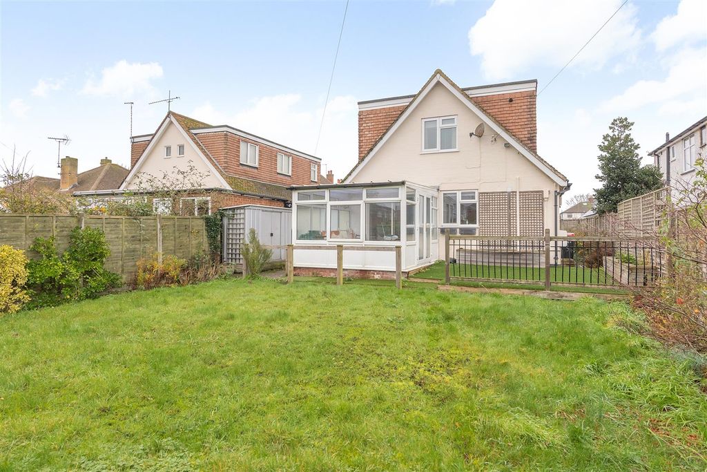 Property photo 2 of 16 Manor Road, Tankerton, Whitstable