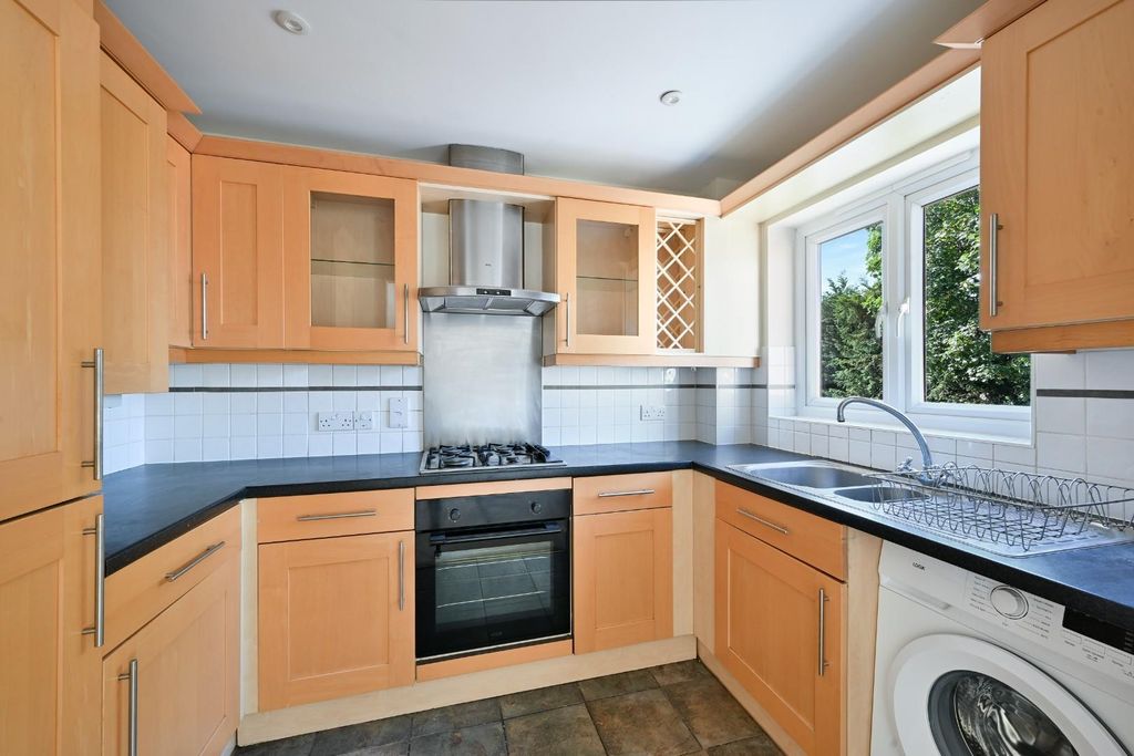 Property photo 3 of 16 St Georges Court