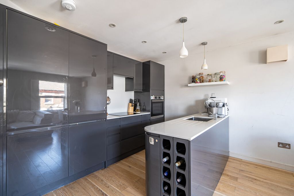 Property photo 2 of 17 1441393-26-69d911...