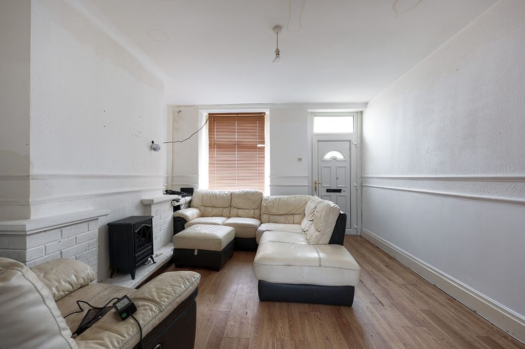 Property photo 2 of 9 4720453