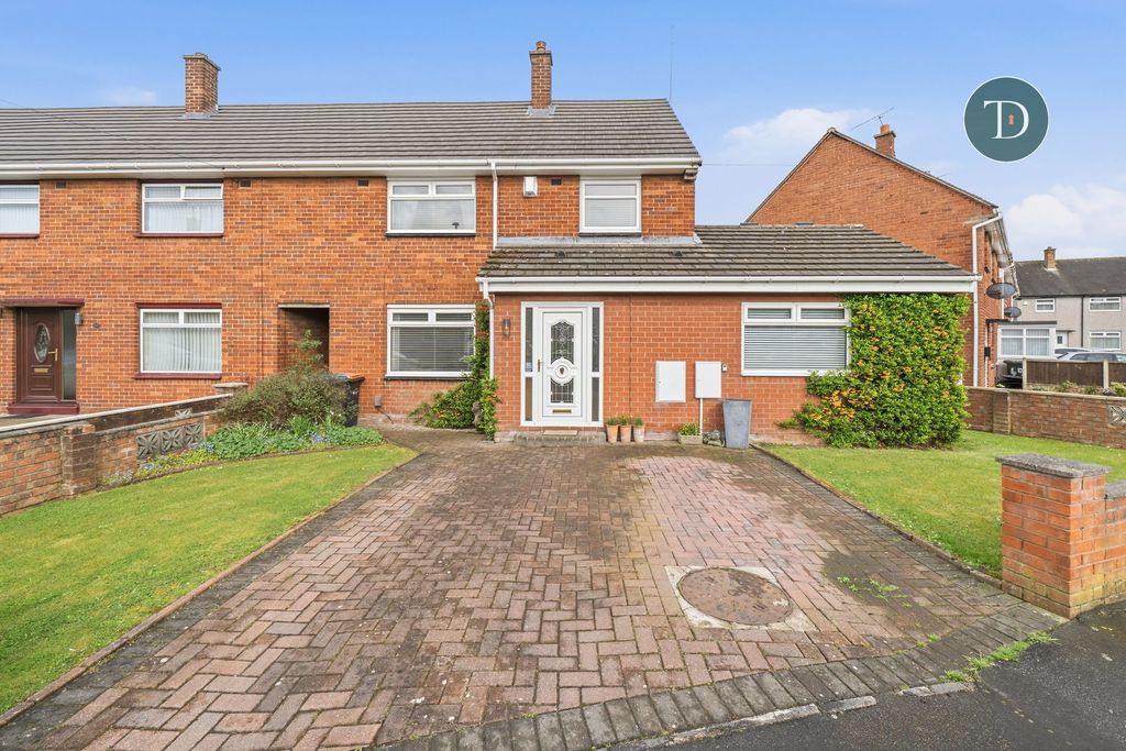 Property photo 1 of 32