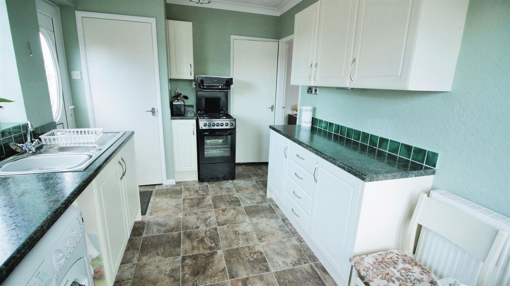 Property photo 2 of 9 Kitchen/Breakfast Room