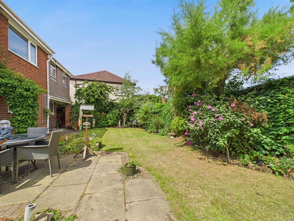 Property photo 2 of 21 Cam03303G0-Pr0172-Still029.Jpg