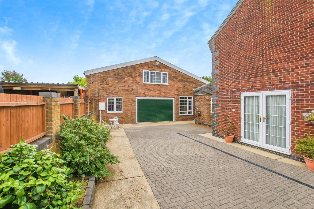 Property photo 3 of 27
