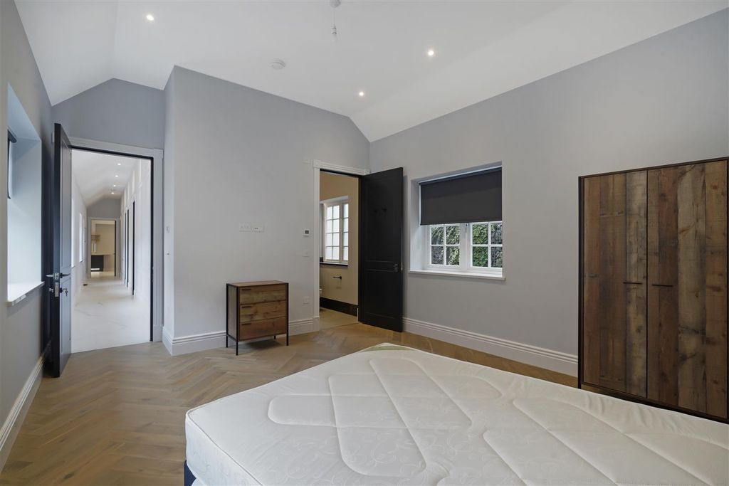 Property photo 2 of 11 Newall Close - Yf0Rd575Utesjd3Xqfdv.Jpg