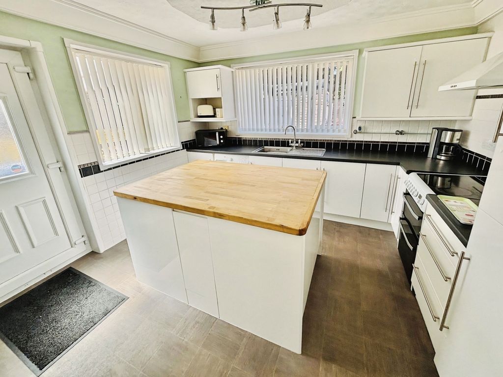 Property photo 2 of 15 Kitchen