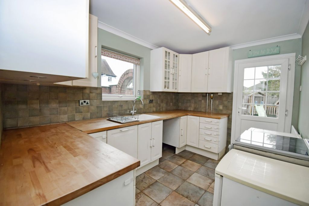 Property photo 3 of 13 Kitchen