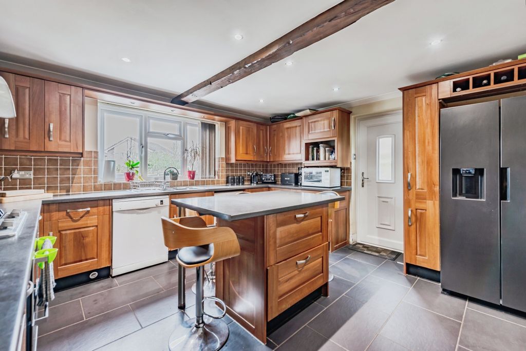 Property photo 2 of 18 Kitchen/Breakfast Room