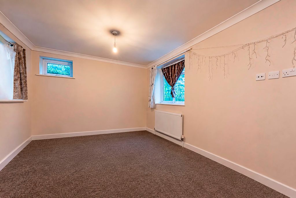 Property photo 3 of 6