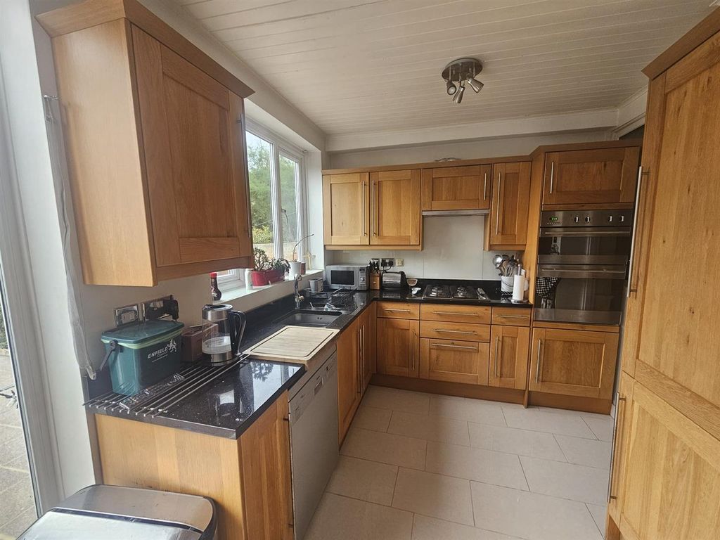 Property photo 3 of 29