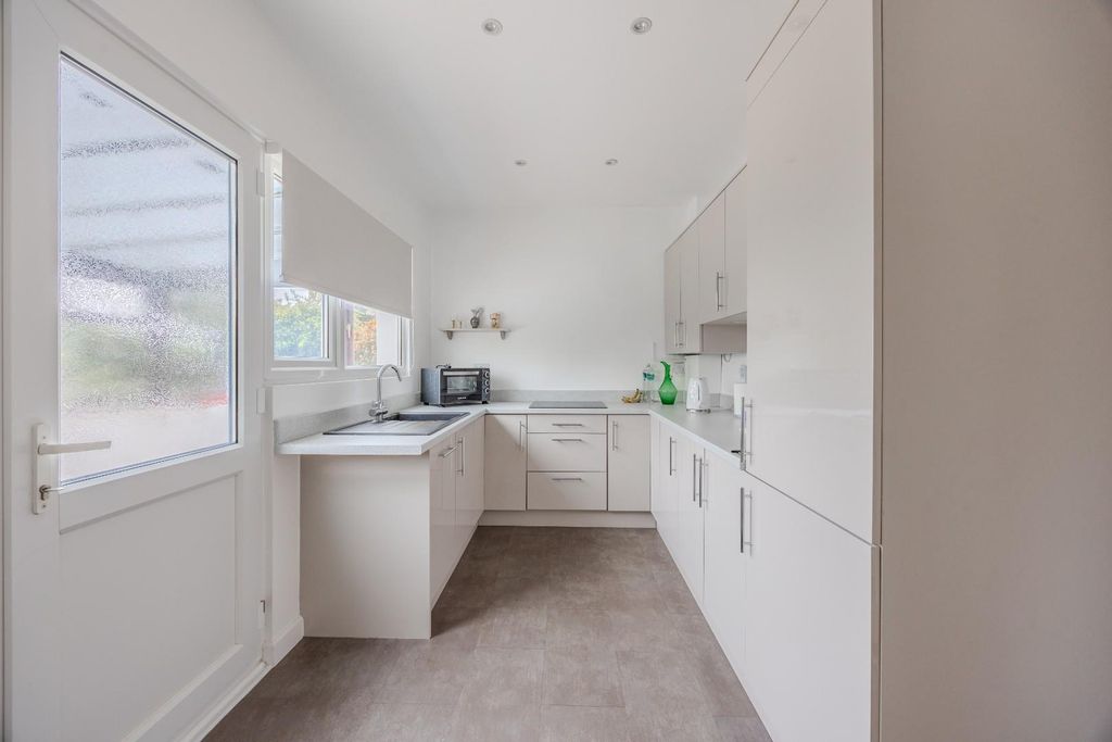 Property photo 3 of 30 Kitchen