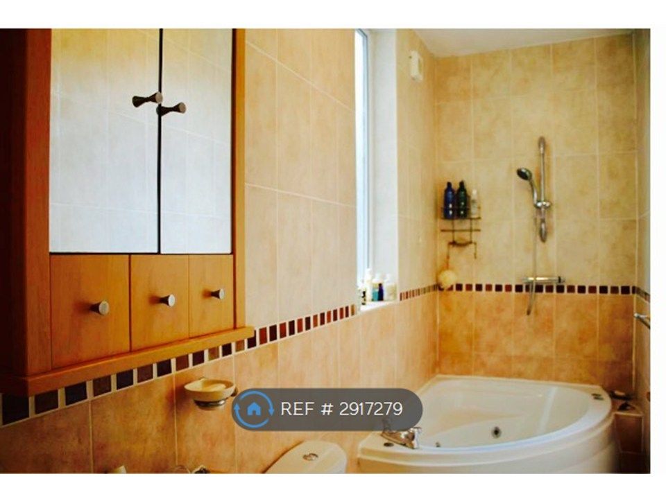Property photo 2 of 3 Jacuzzi Bathroom