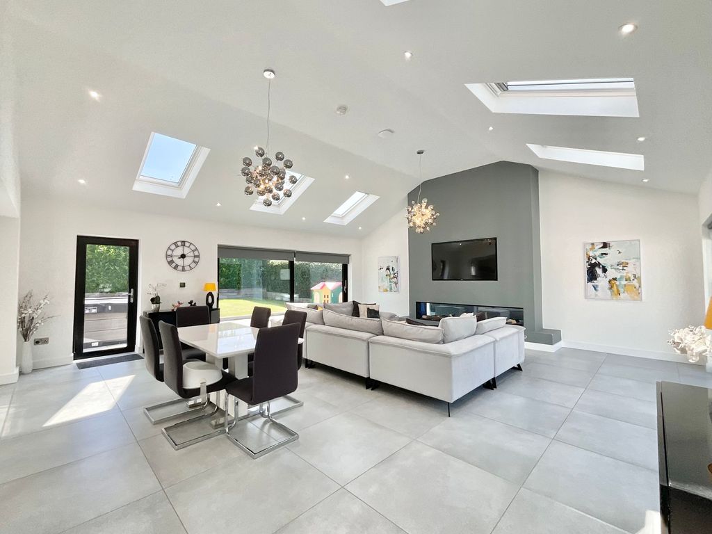 Property photo 1 of 33