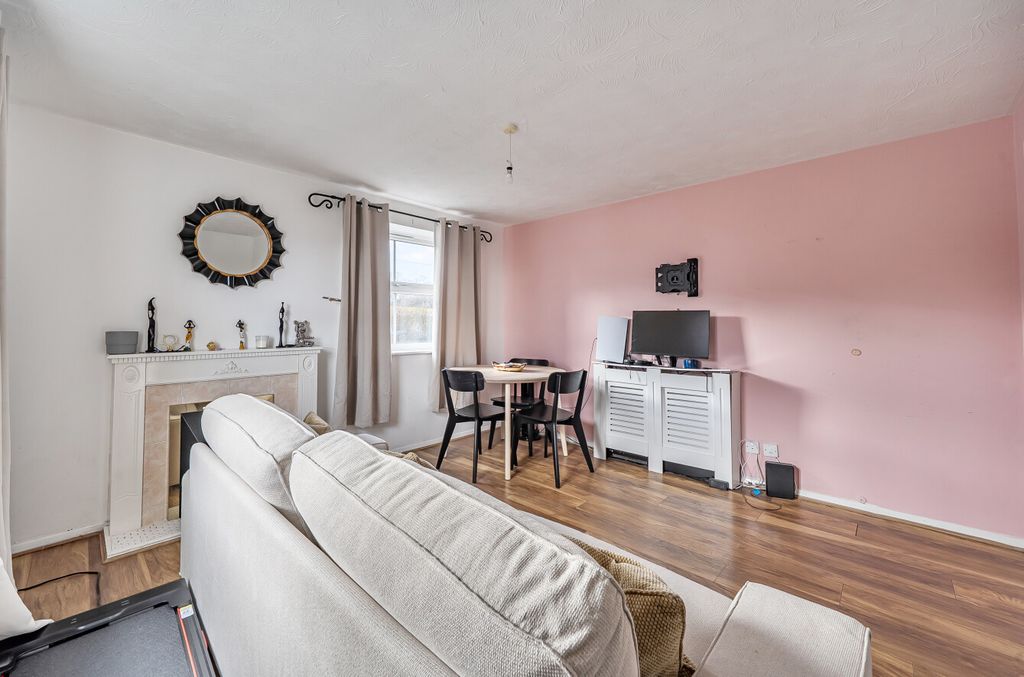 Property photo 2 of 11 1397284-5-696A42d...