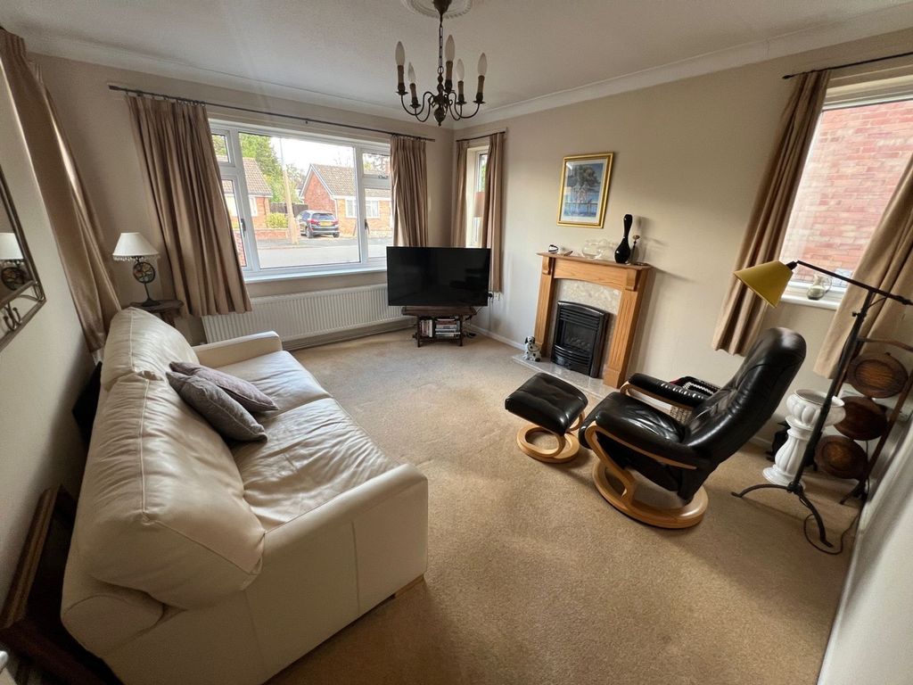 Property photo 2 of 12 Lounge
