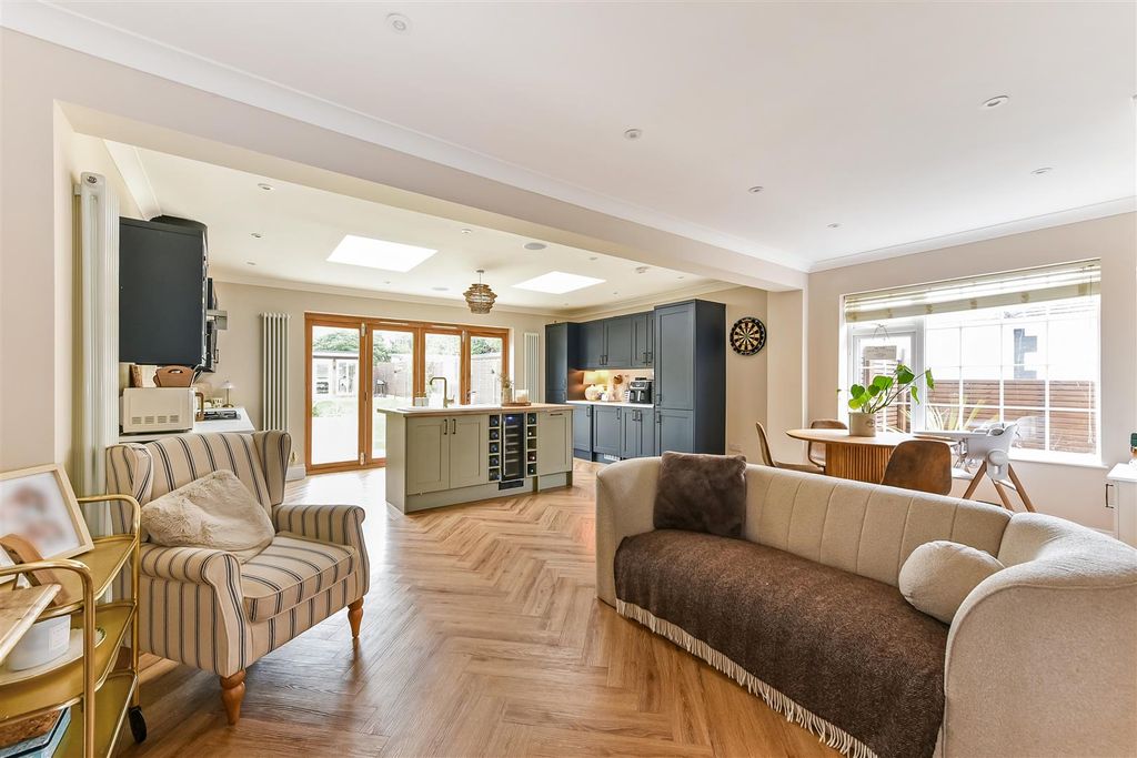 Property photo 2 of 34 Sketch_Ph37_6300438.Jpg