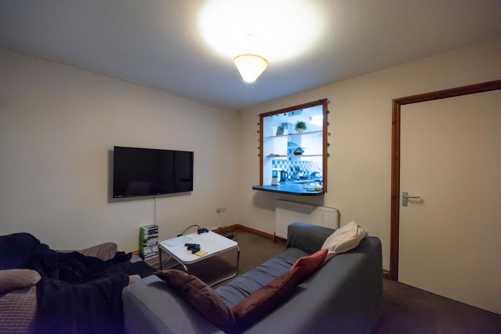 Property photo 3 of 11 Photo 2