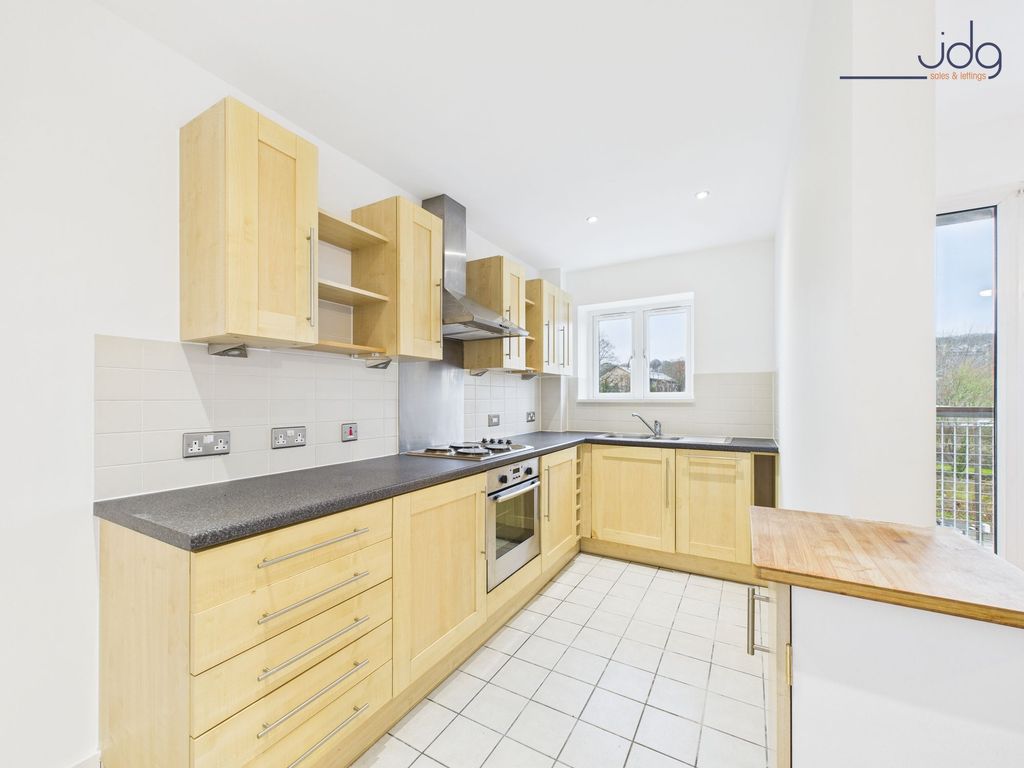 Property photo 3 of 11 Kitchen