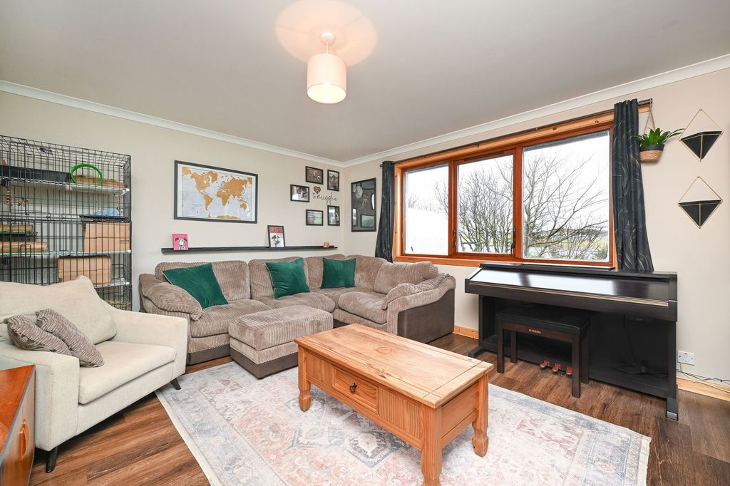 Property photo 3 of 39