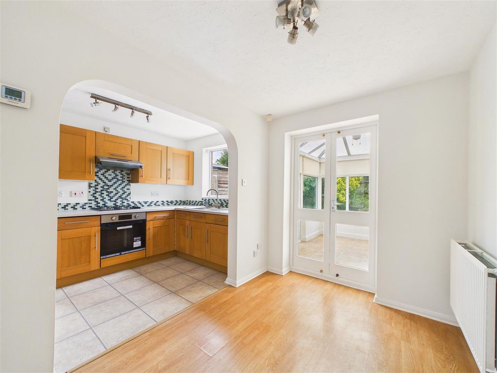 Property photo 3 of 16 Cam03303G0-Pr0306-Still004.Jpg