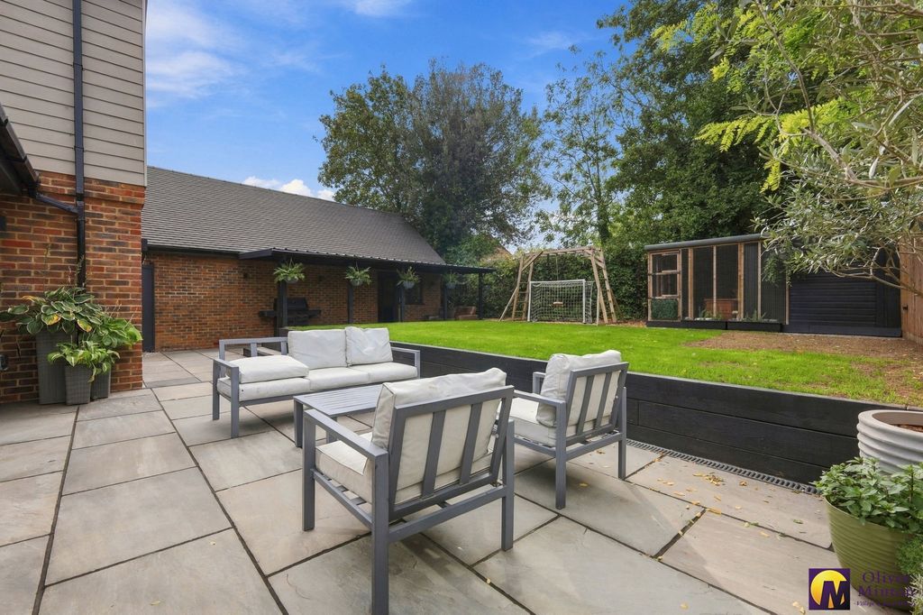 Property photo 2 of 44