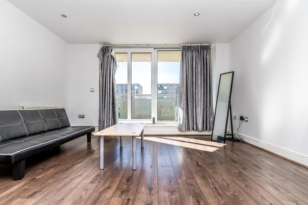 Property photo 1 of 9