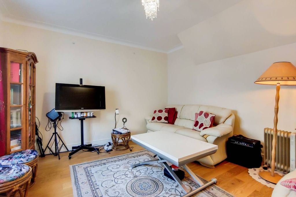 Property photo 2 of 25