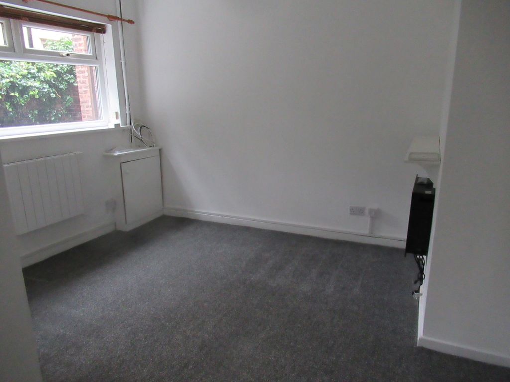 Property photo 3 of 6 Living Room