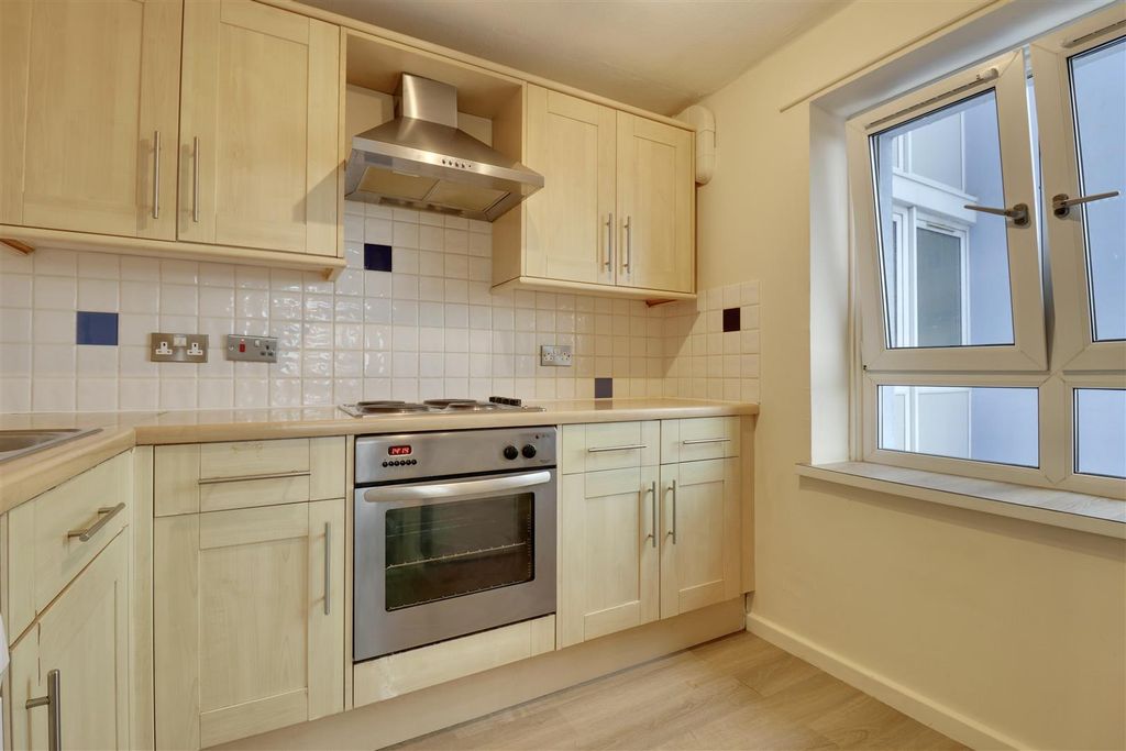 Property photo 2 of 11 E371213B-15A7-4A34-8Cdb-0F00F2A9CD5A_1_201_A.Jpeg