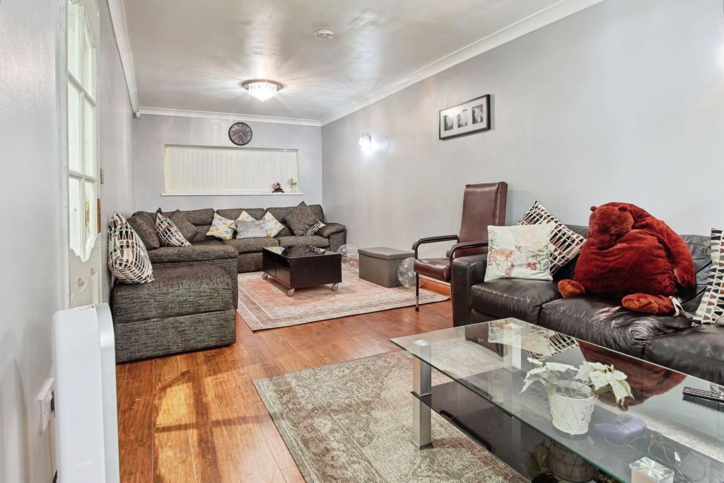 Property photo 2 of 20 Pbox-Img.Jpg