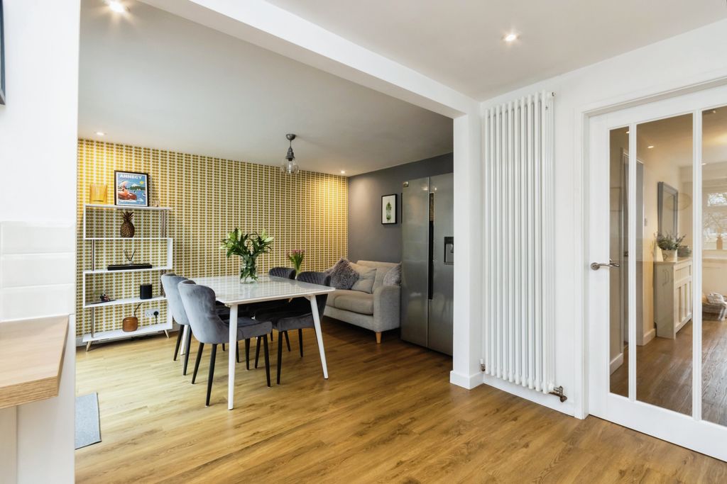 Property photo 3 of 21 Dining Room