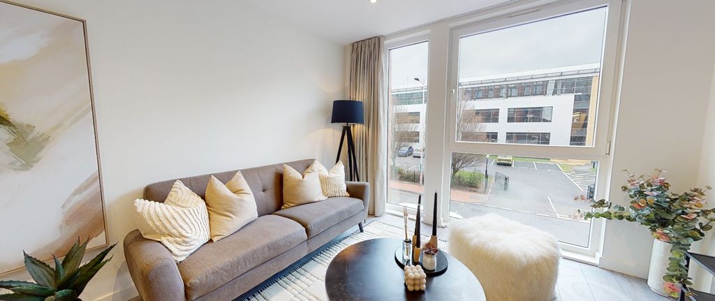 Property photo 1 of 16 Living Room