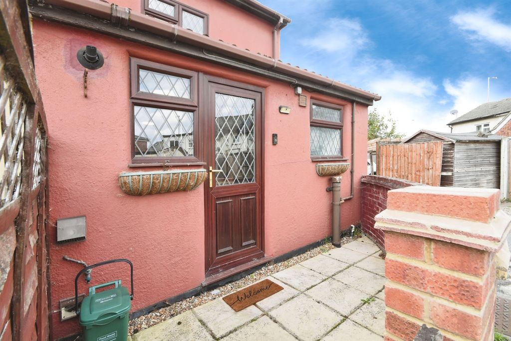 Property photo 1 of 17