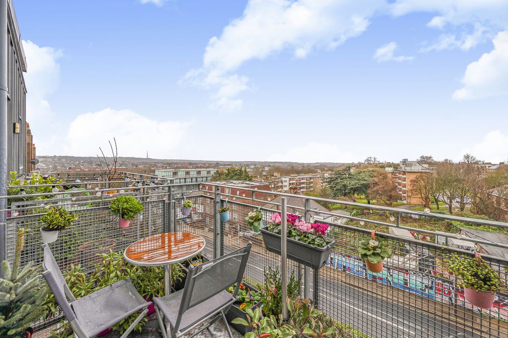 Property photo 2 of 10