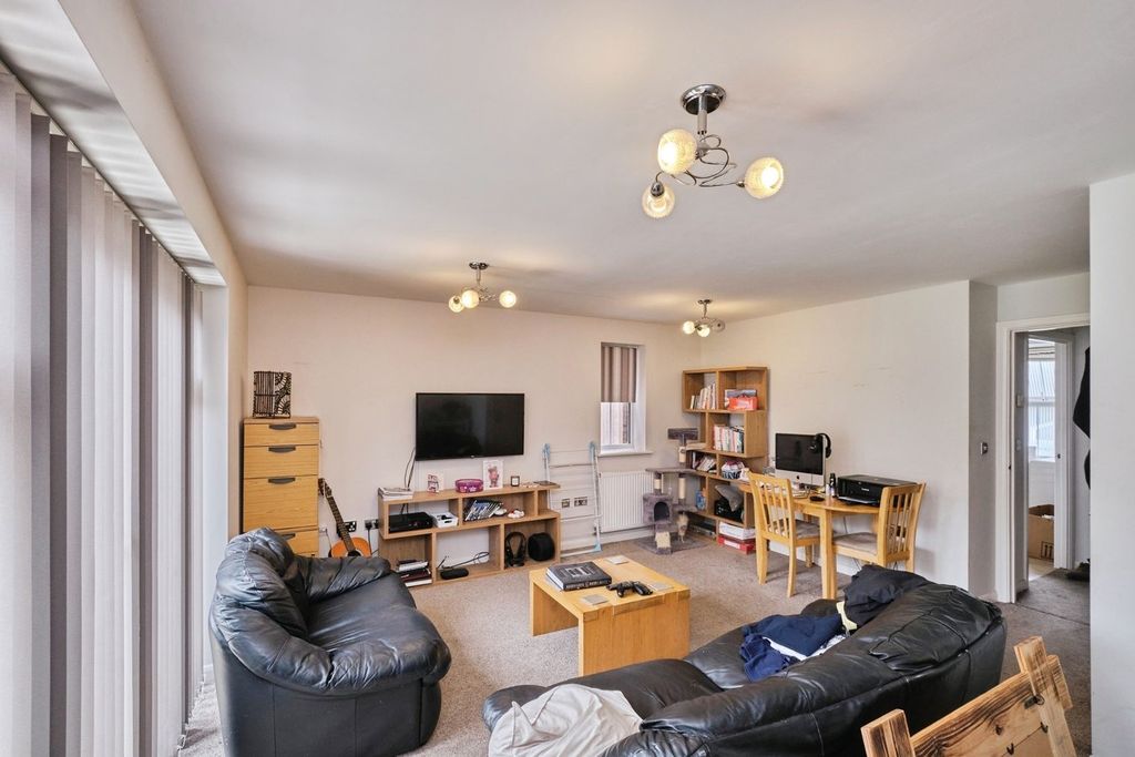 Property photo 3 of 17