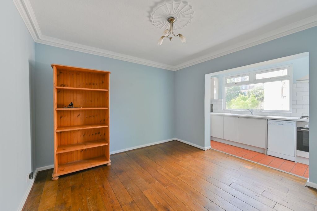 Property photo 2 of 8