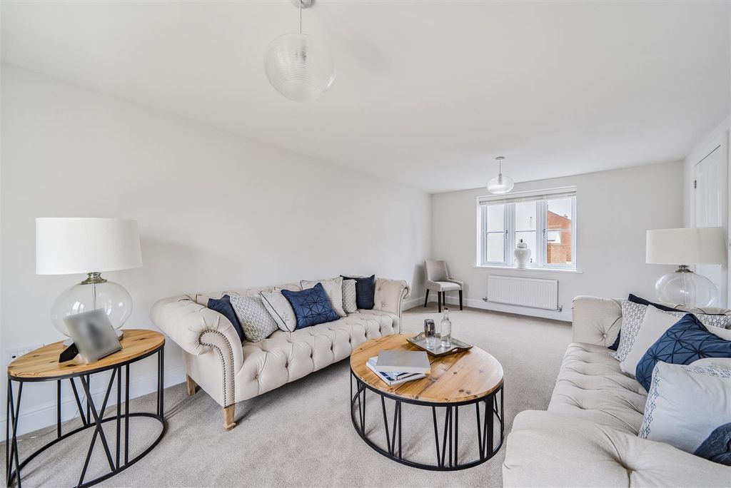 Property photo 2 of 8 Sitting Room