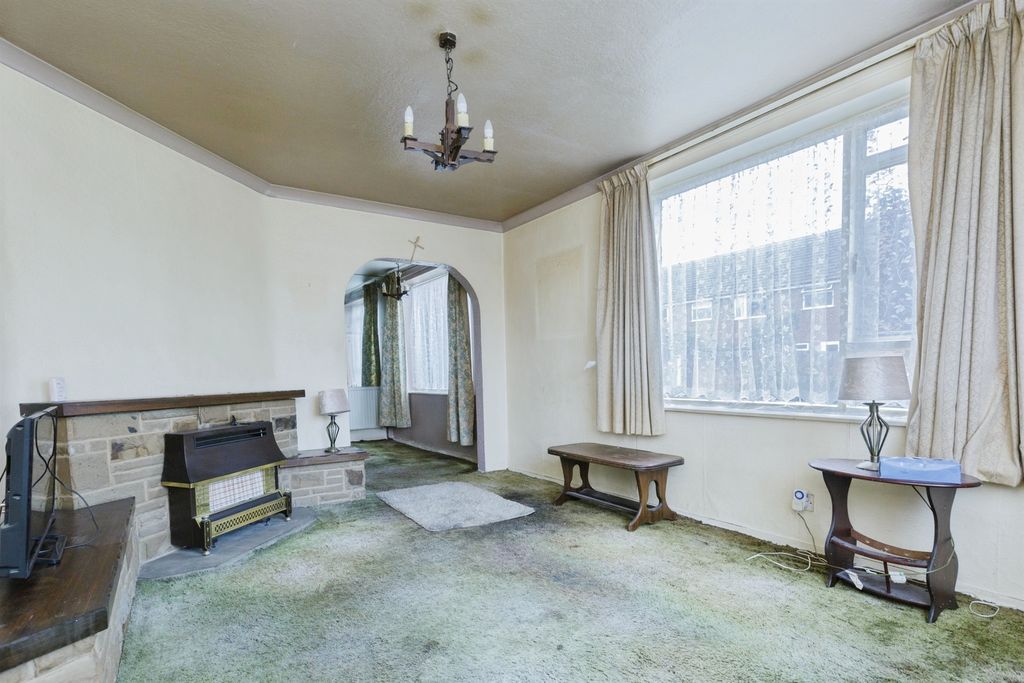 Property photo 3 of 17 Lounge