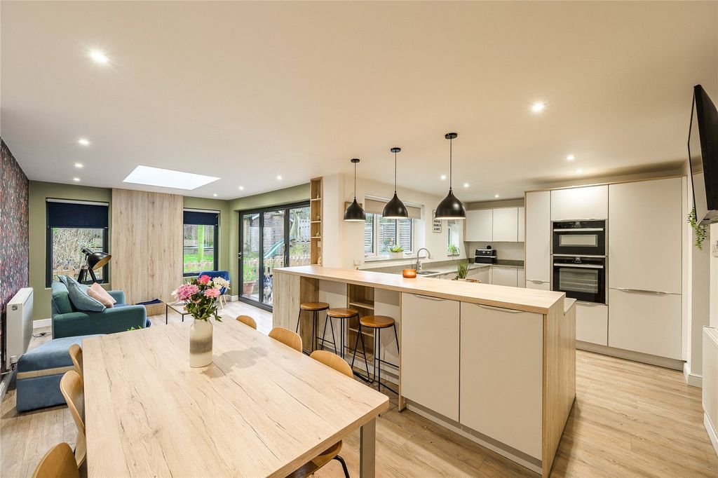 Property photo 2 of 33 Picture No. 23