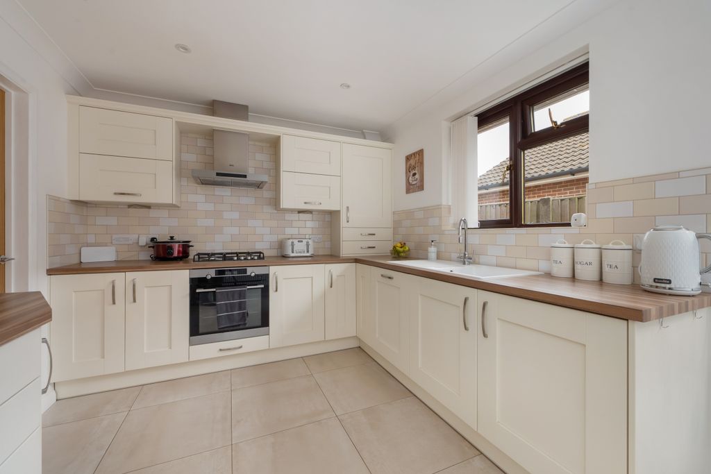 Property photo 2 of 15 Kitchen