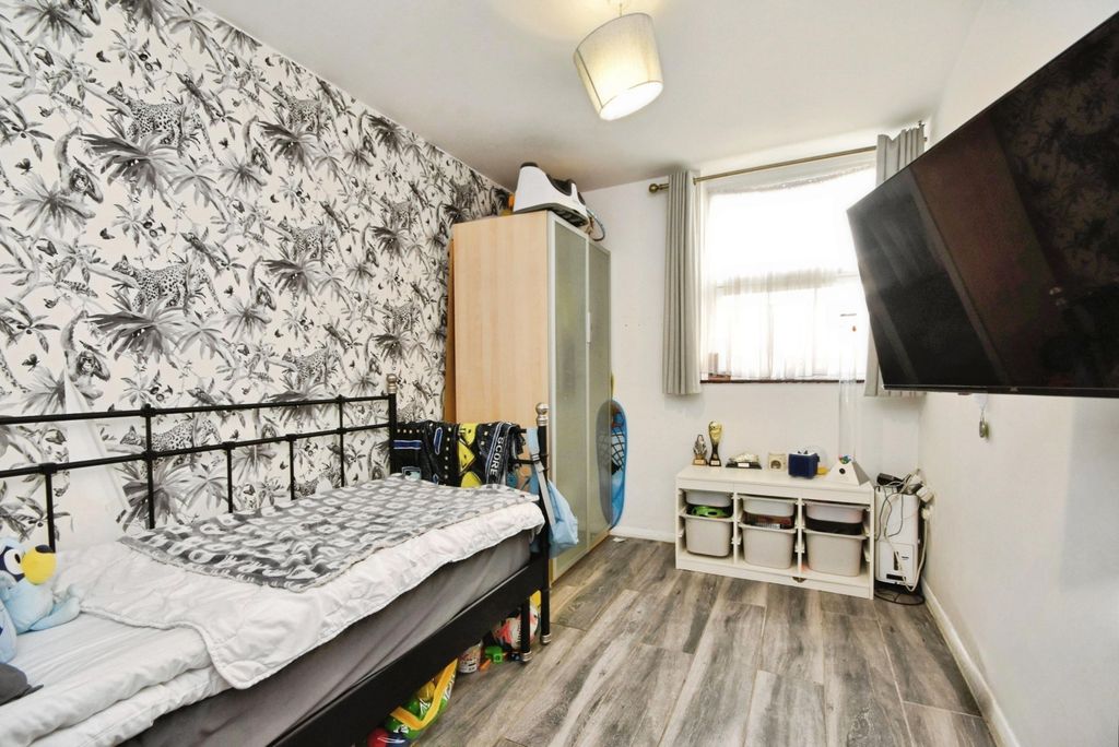 Additional image 6 of 2 bed flat for saleTower Hill, Brentwood CM14